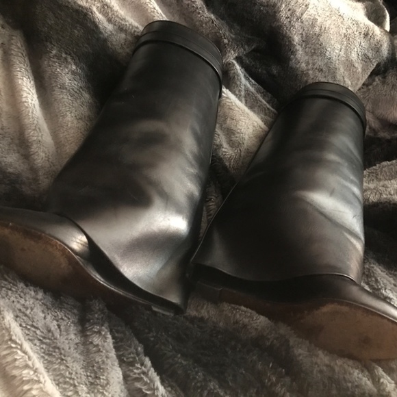 Butter soft Shark Gevinchy knee boots - Picture 3 of 4